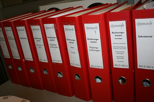 Audyt śladu papierowego: Ocena procedur dokumentowania i archiwizacji